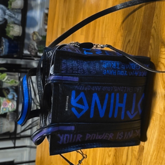 Balenciaga - Picture 10 of 16